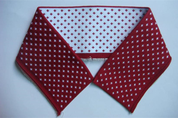 羅紋領(lǐng)和橫機(jī)領(lǐng)有什么區(qū)別？ 圖1